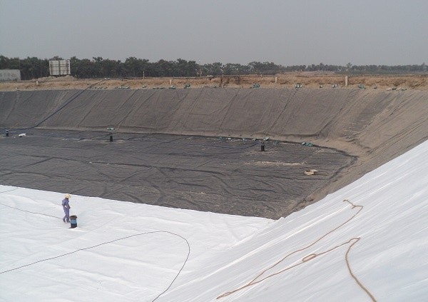 PET short filament geotextile used in waste treatment pond PET Short Filament Nonwoven Geotextile