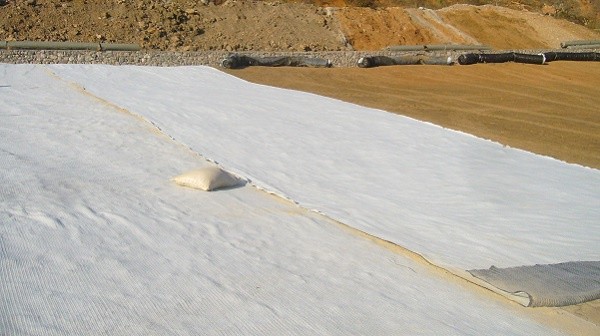 Geomembrane supported geosynthetic clay barrier used in sluge pond system Geomembrane Supported Clay Geosynthetic Barriers