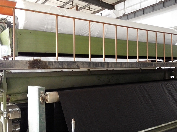 1_0002s_0007_geotextile unwinding 土工布放卷-1