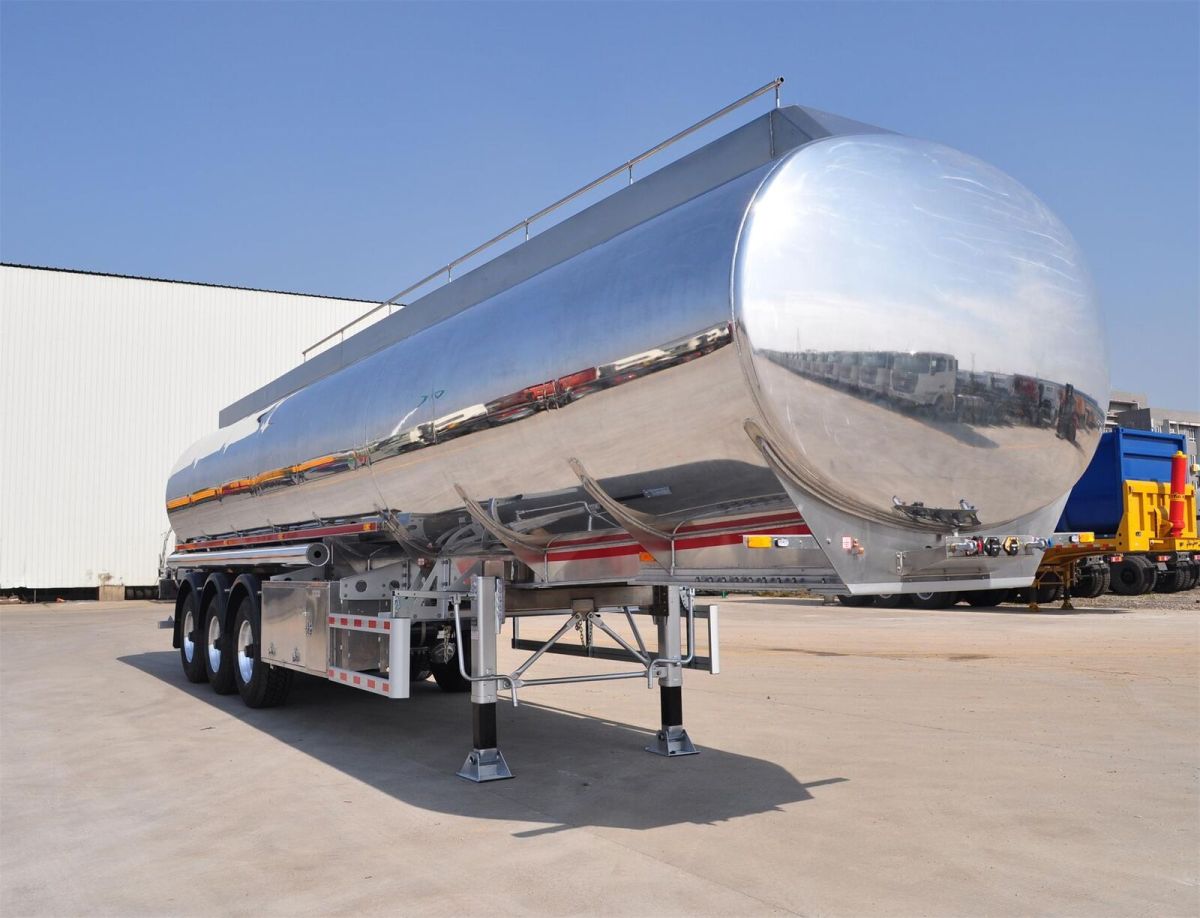 Mirror Polished Stainless Steel Tank Semi Trailer (3) Mirror Polished Stainless Steel Tank Semi Trailer (3)