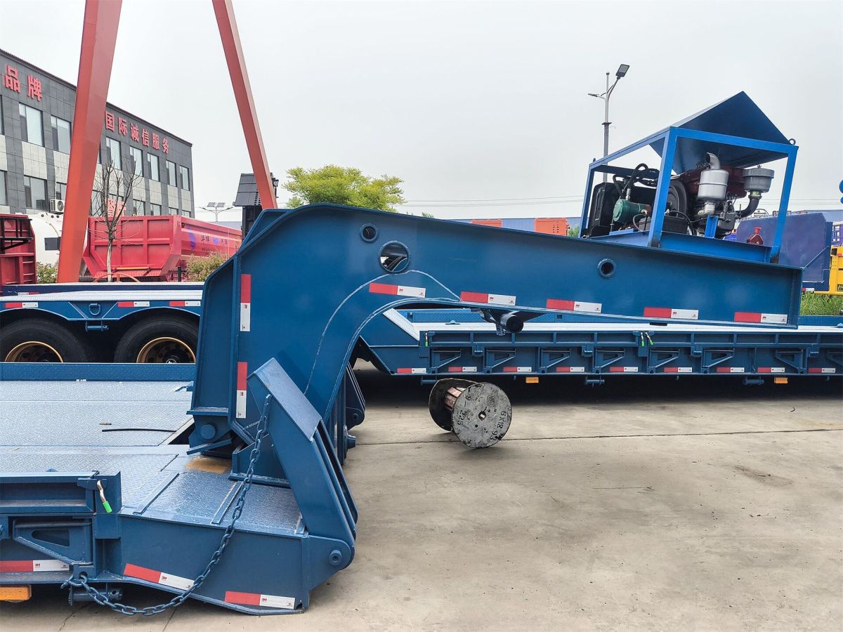 3 Axle RGN Lowbed Semi Trailer (9) 3 Axle RGN Lowbed Semi Trailer (9)