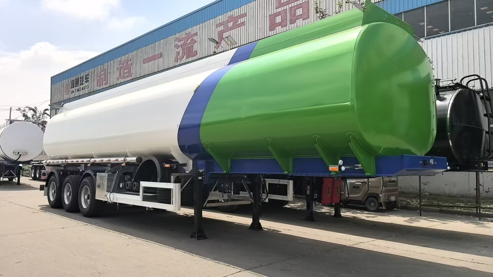 Semi-remorque-citerne à carburant en aluminium à 3 essieux