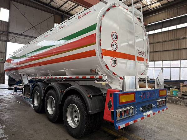Semi-remorque citerne légère en aluminium pour carburant