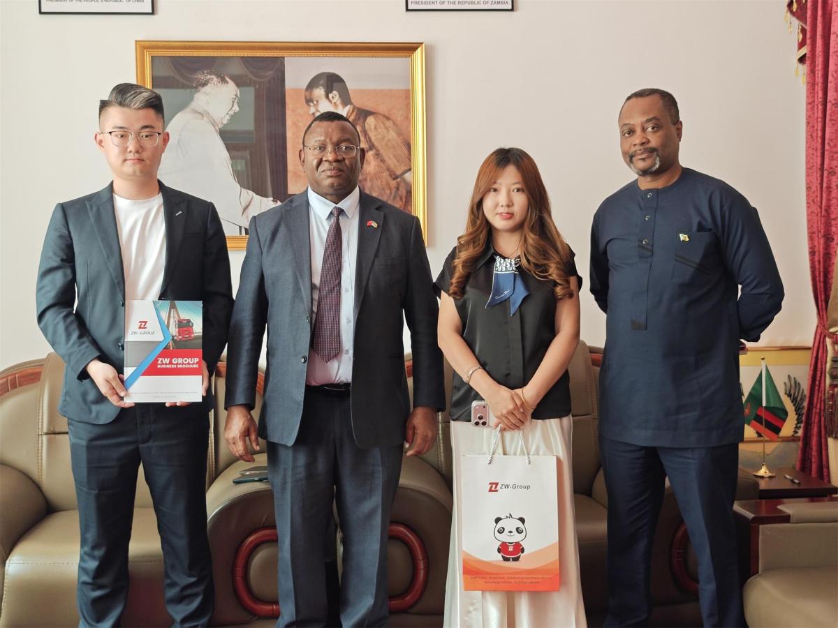Gabon (2) ZW Group et l’ambassadeur du Gabon renforcent l’approvisionnement en flottes de semi-remorques