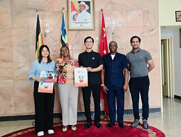 ZW Group rencontre l’ambassadeur d’Ouganda à Pékin pour le transport lourd