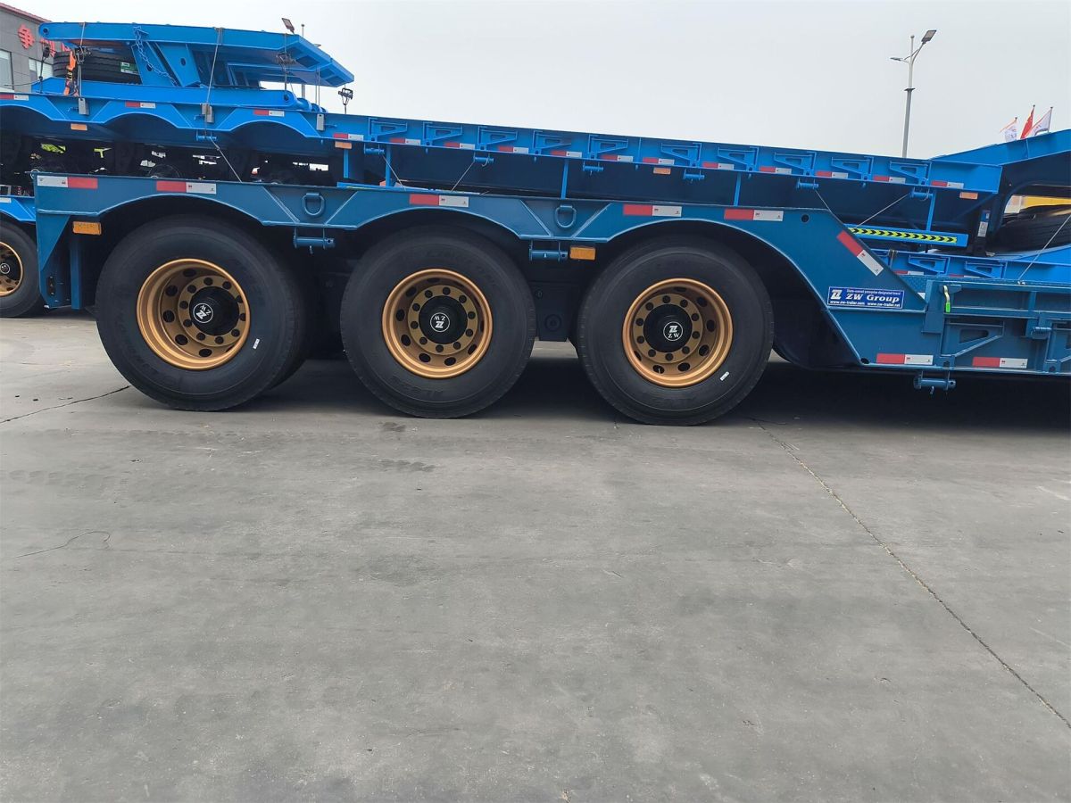 3 Axle RGN Lowbed Semi Trailer (7)