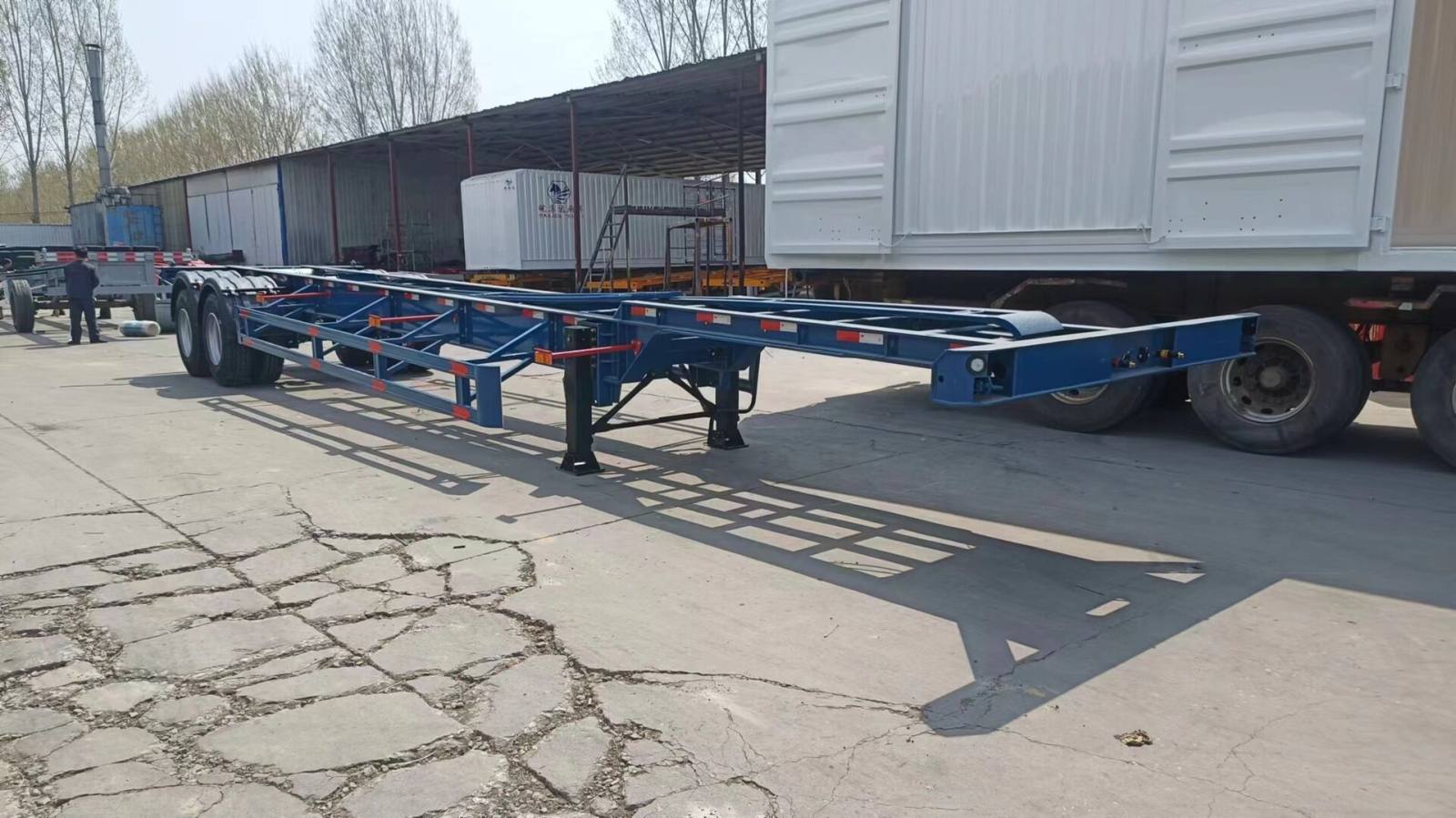 Semirreboque porta-contêiner tipo esqueleto de 2 eixos