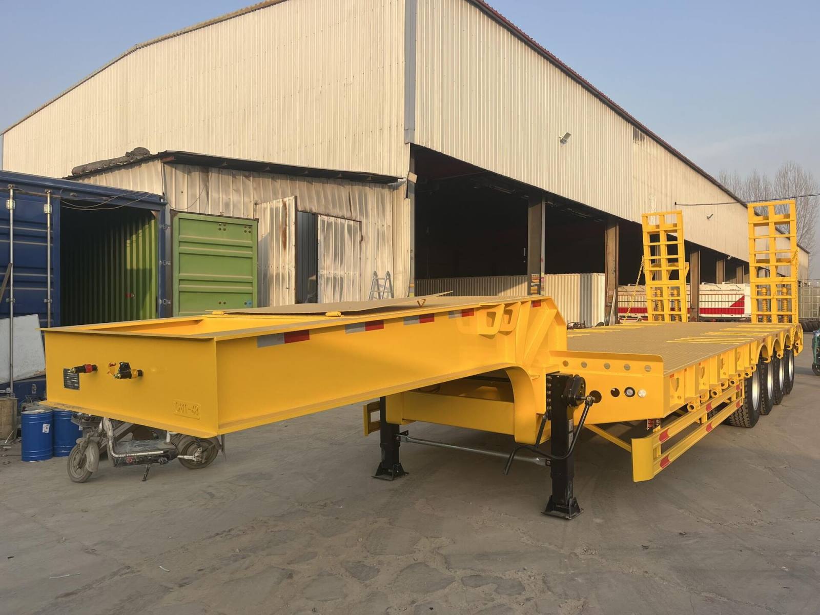 Semirreboque lowbed reforçado de 4 eixos