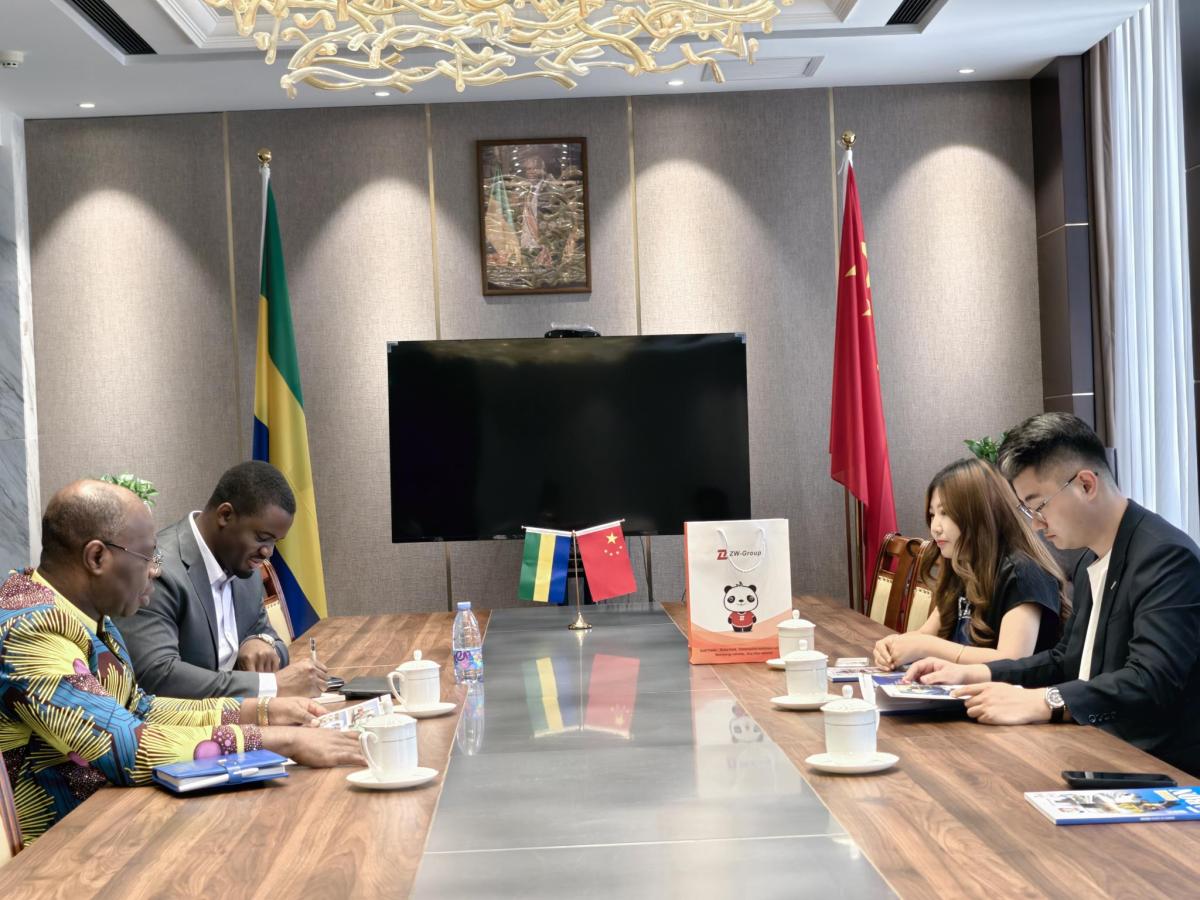 Gabão (1) ZW Group e Embaixador do Gabão Reforçam o Fornecimento de Frotas de Semirreboques