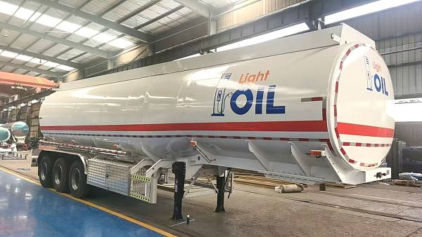 Semirremolque cisterna de aluminio de 3 ejes y 42000 L Semirremolque cisterna de aluminio de 3 ejes y 42000 L