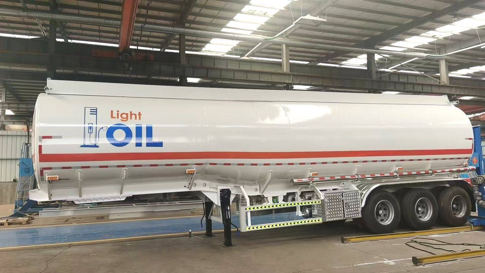 Semirremolque cisterna de aluminio de 3 ejes y 42000 L