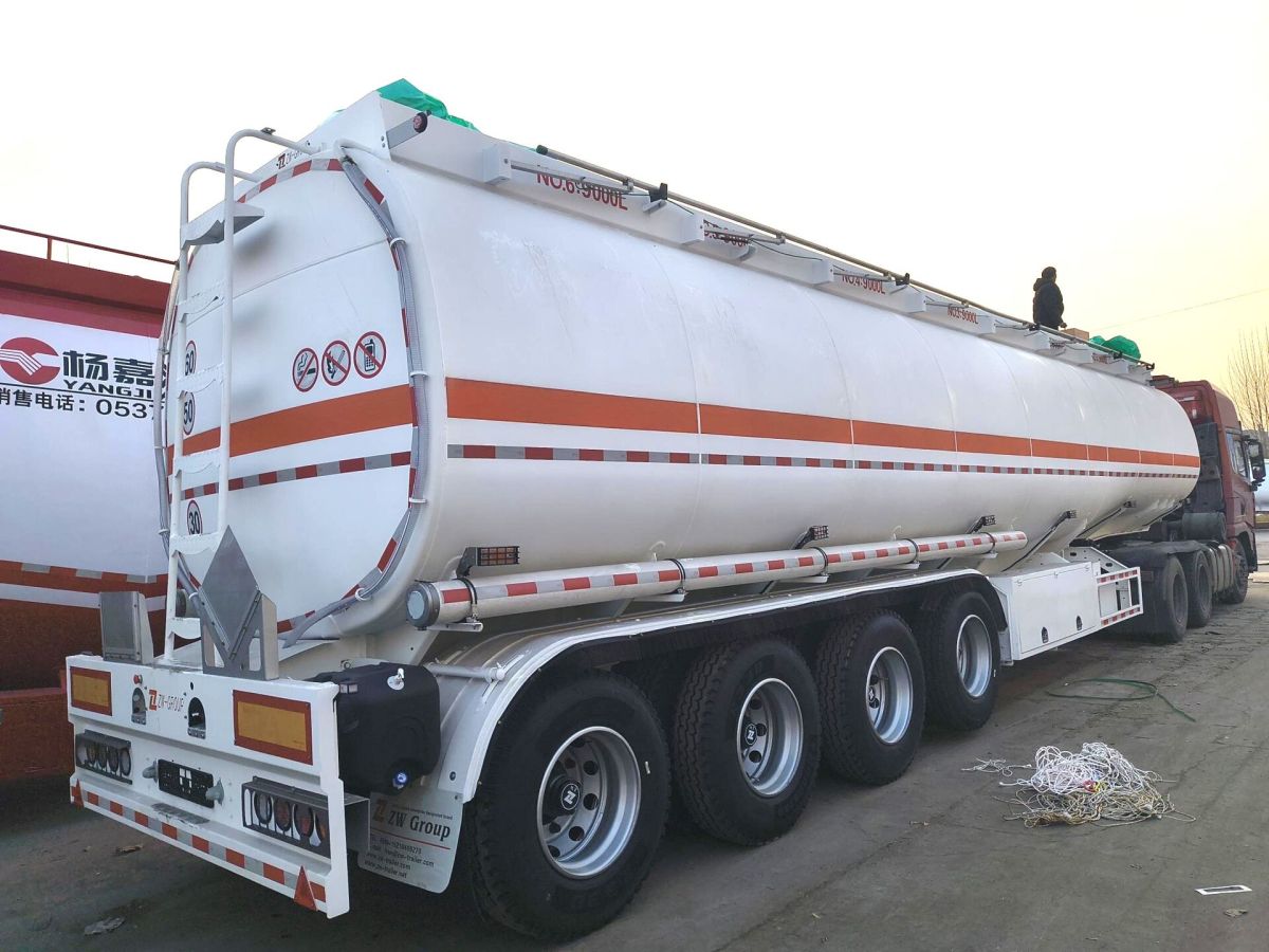 4 axle 54000L carbon steel fuel tanker semi trailer 4 axle 54000L carbon steel fuel tanker semi trailer