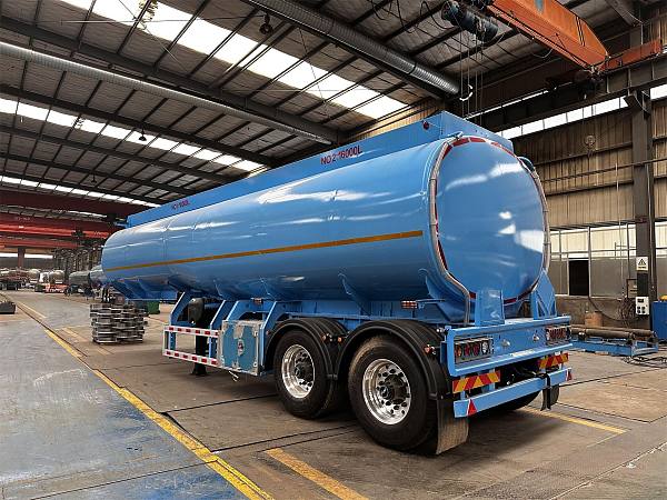 Semirremolque cisterna de combustible de 2 ejes