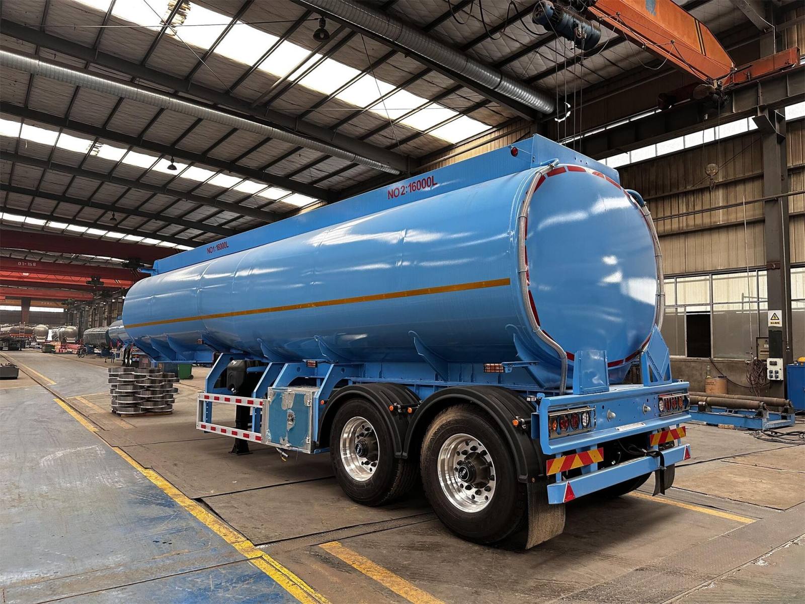 Semirremolque cisterna de combustible de 2 ejes