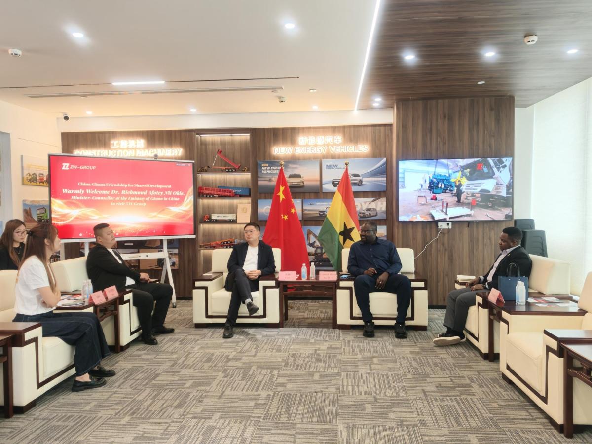 Ghana (6) El Dr. Richmond Okle de la Embajada de Ghana visita ZW Group para fortalecer la cooperación entre China y Ghana