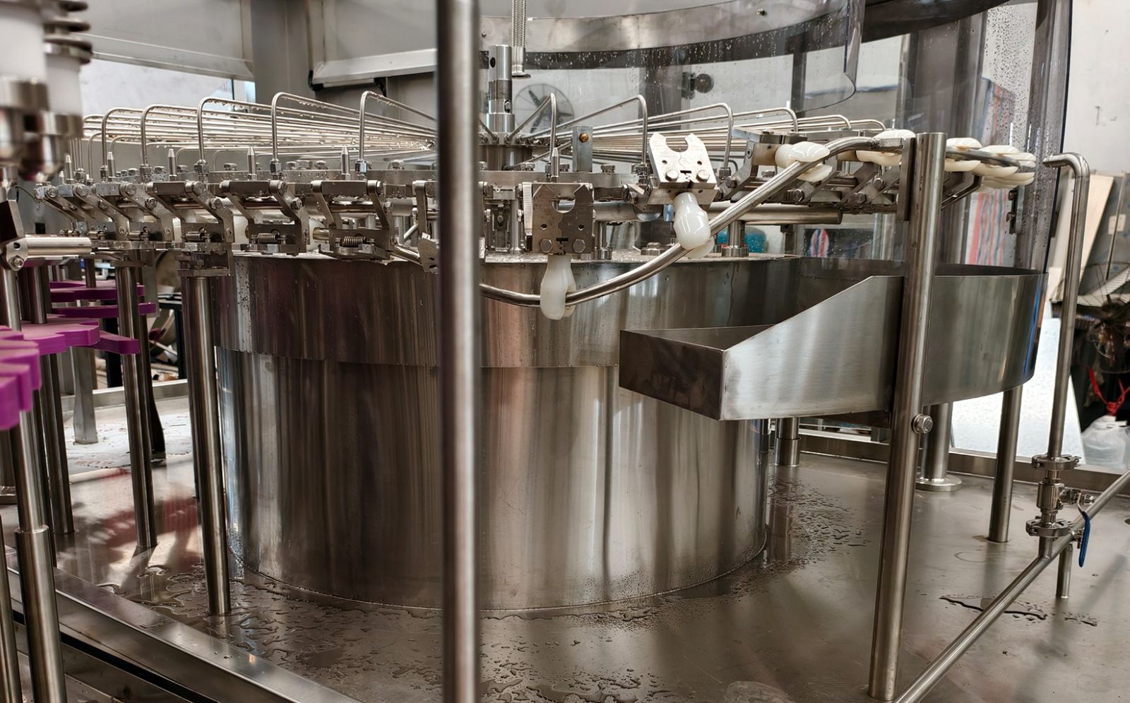 Water filling machine