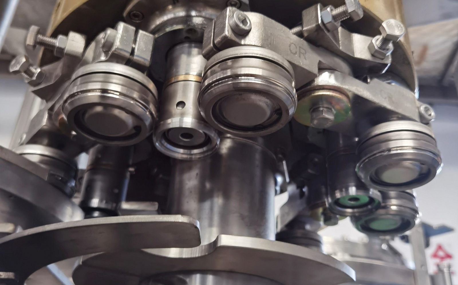 Juice canning machine