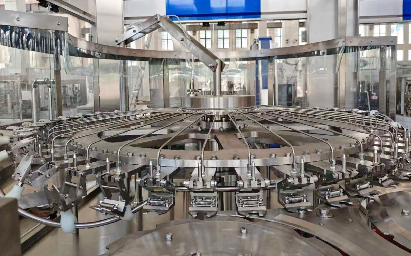 Juice filling machine