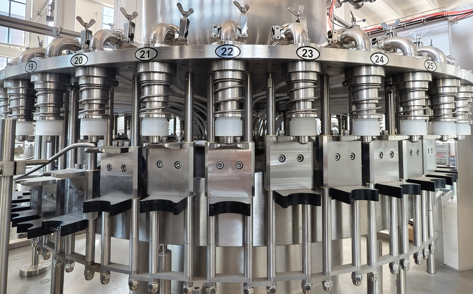 Juice filling machine