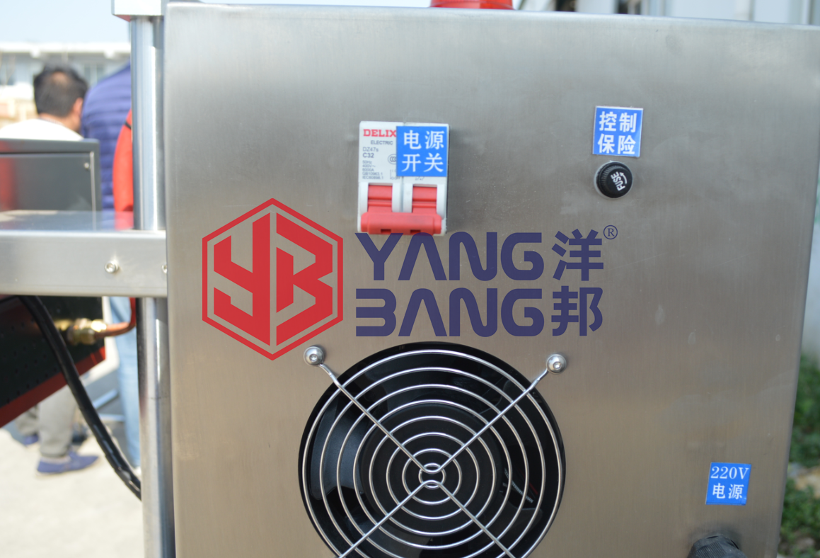 YB-LF70 آلة أوتوماتيكية بالكامل عالية الدقة لإحكام غلق زجاجات بورق الألمنيوم، مصنوعة من الفولاذ المقاوم للصدأ لخطوط الإنتاج