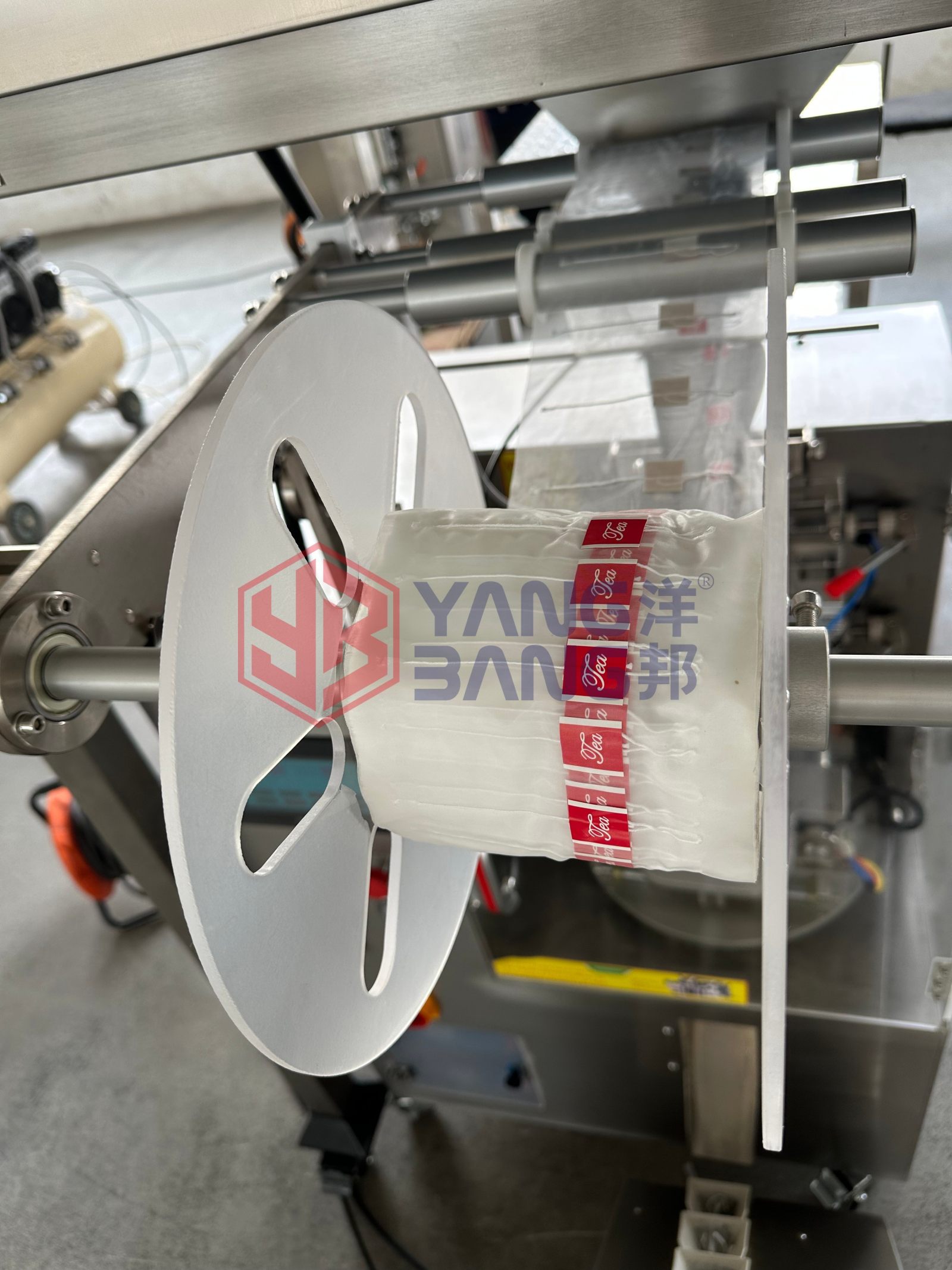 Machine verticale de fabrication de sachets de thé YB-160SC, machine de remplissage de café en sachets triangulaires, petite machine d’emballage de sachets de thé