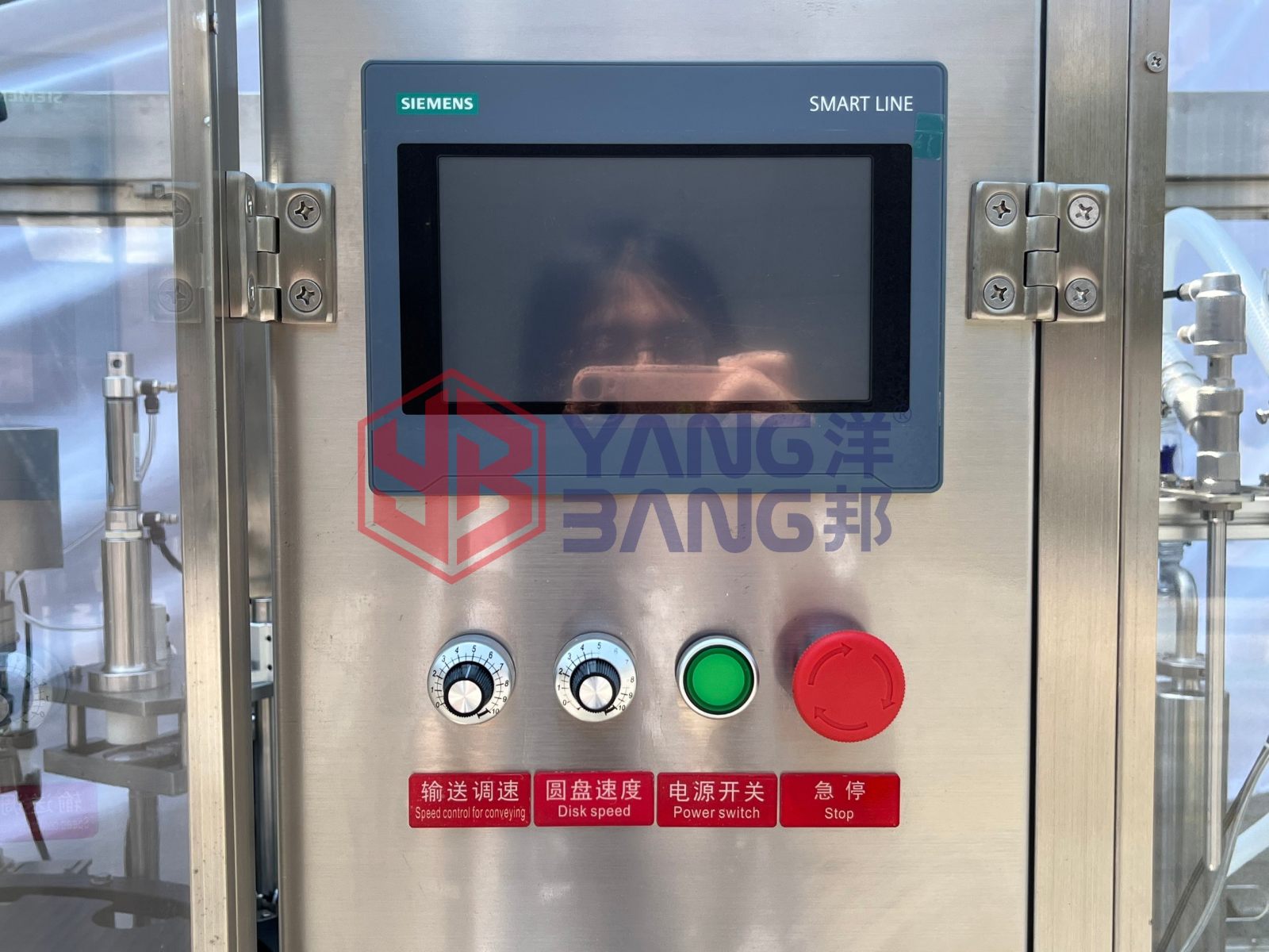 Machine YB-YG4 entièrement automatique de remplissage et de sertissage de bouteilles en verre pour sirops de fruits, boissons, jus et sirops aromatisés