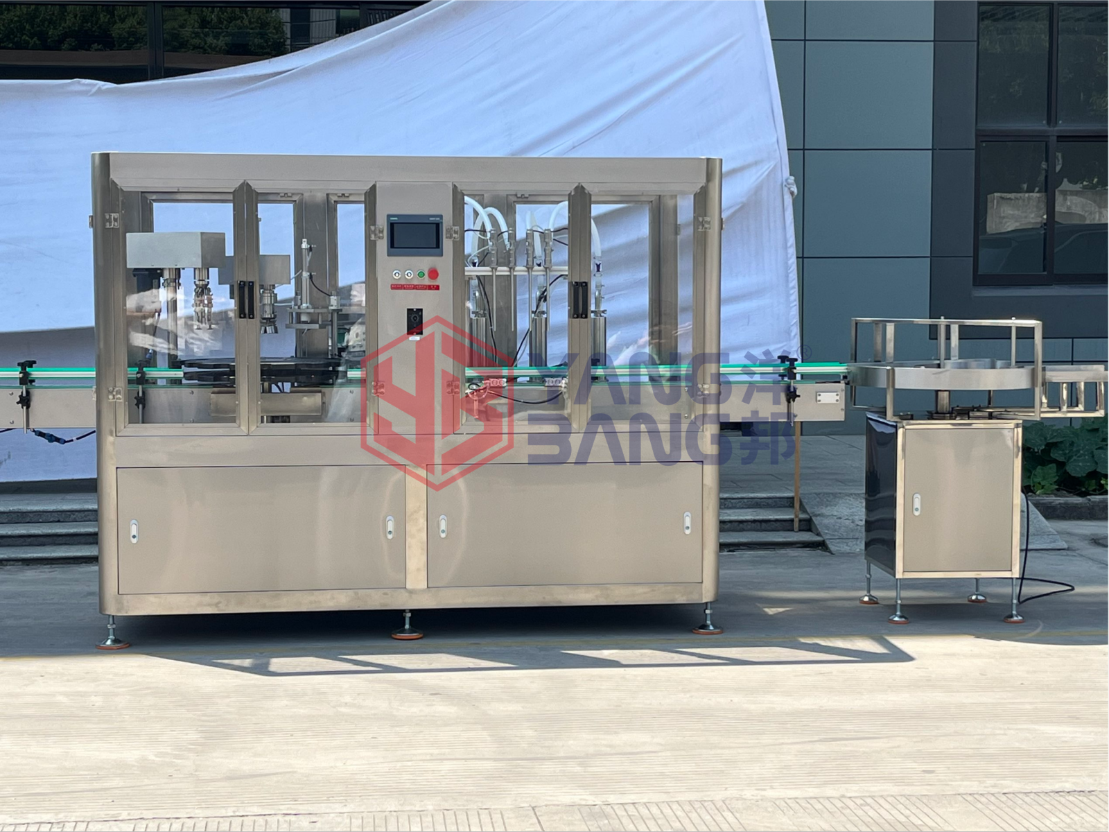 Machine YB-YG4 entièrement automatique de remplissage et de sertissage de bouteilles en verre pour sirops de fruits, boissons, jus et sirops aromatisés