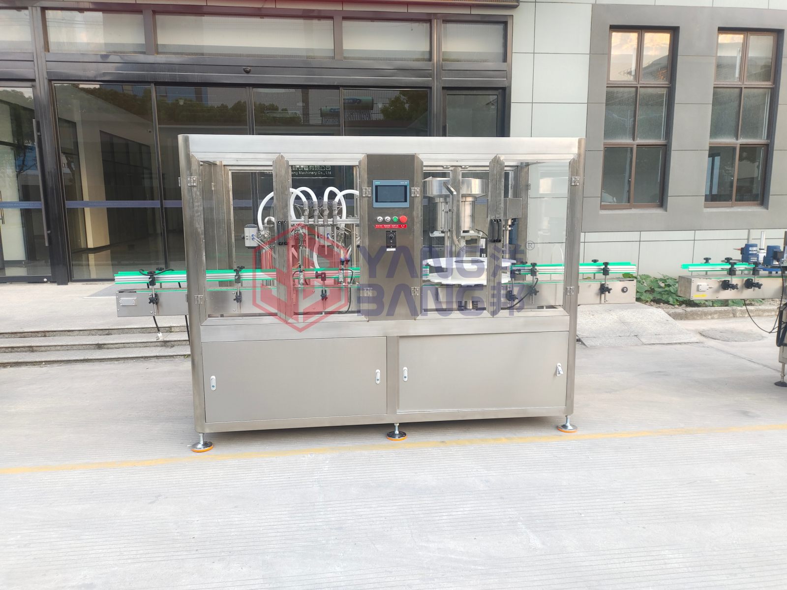Machine de remplissage automatique à grande vitesse pour boissons gazeuses, eau pétillante et boissons sans alcool YB-YG4