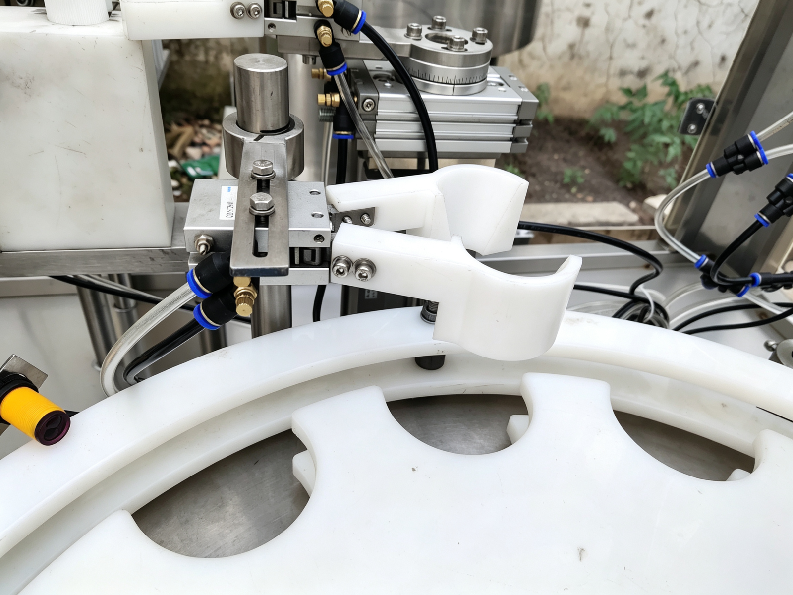 Machine de remplissage de shampooing à pompe à piston automatique haute vitesse, ligne de remplissage précis de bouteilles de liquides pour cosmétiques et soins personnels
