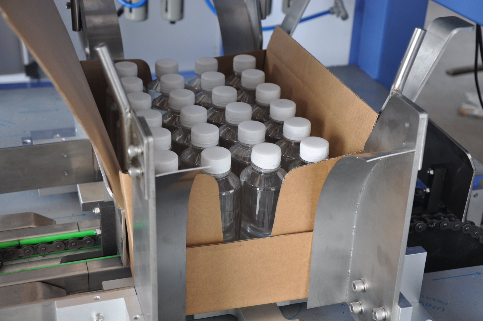Encaisseuse automatique à enveloppement total YB-YZX, machine d’encaissage en carton monobloc pour ligne de production de boissons et de conserves