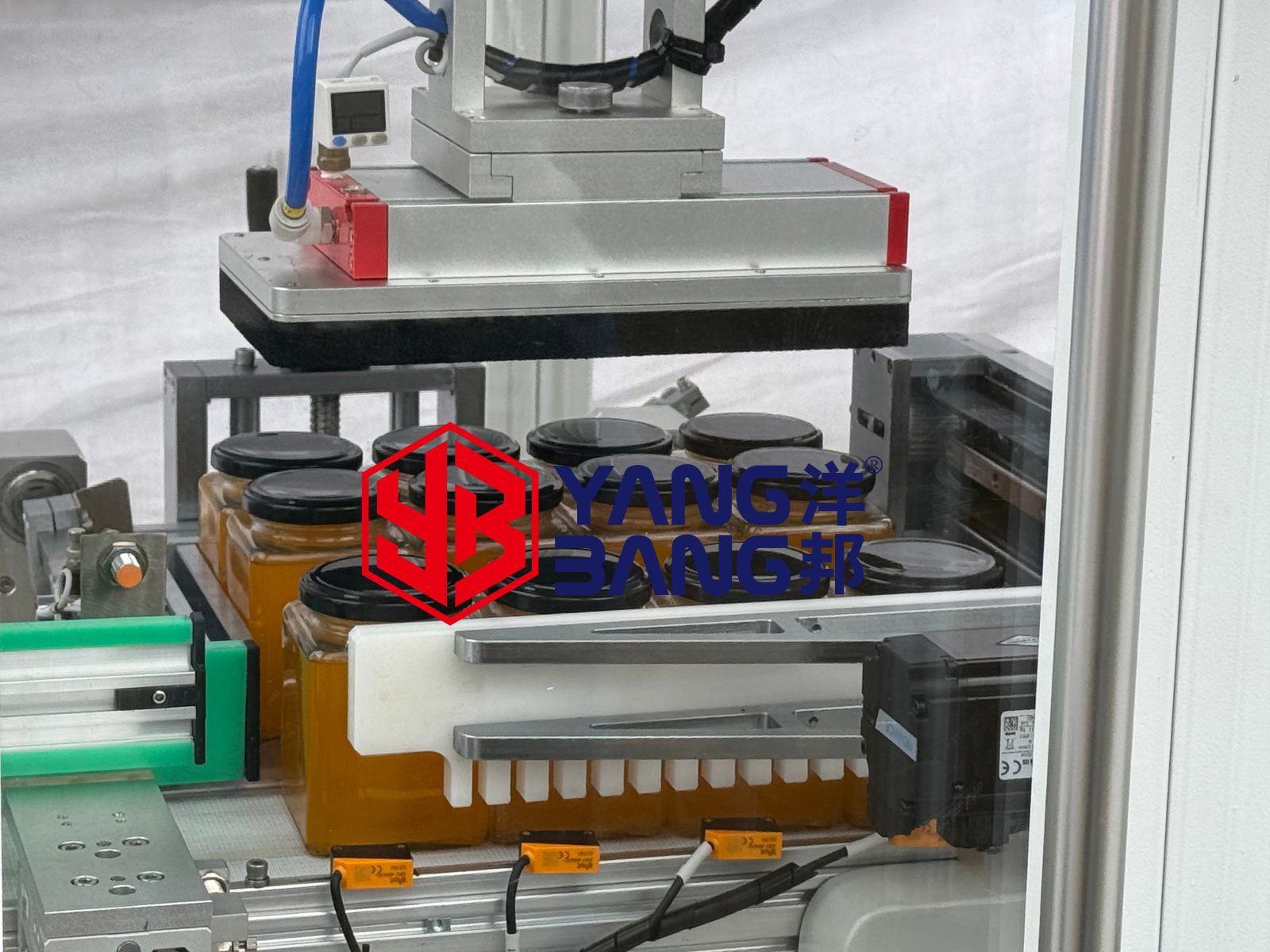 YB-ZX1300-2 Machine robotisée automatique de mise en carton, chargeur de cartons, pour bouteilles et canettes de boissons, usage d’emballage industriel