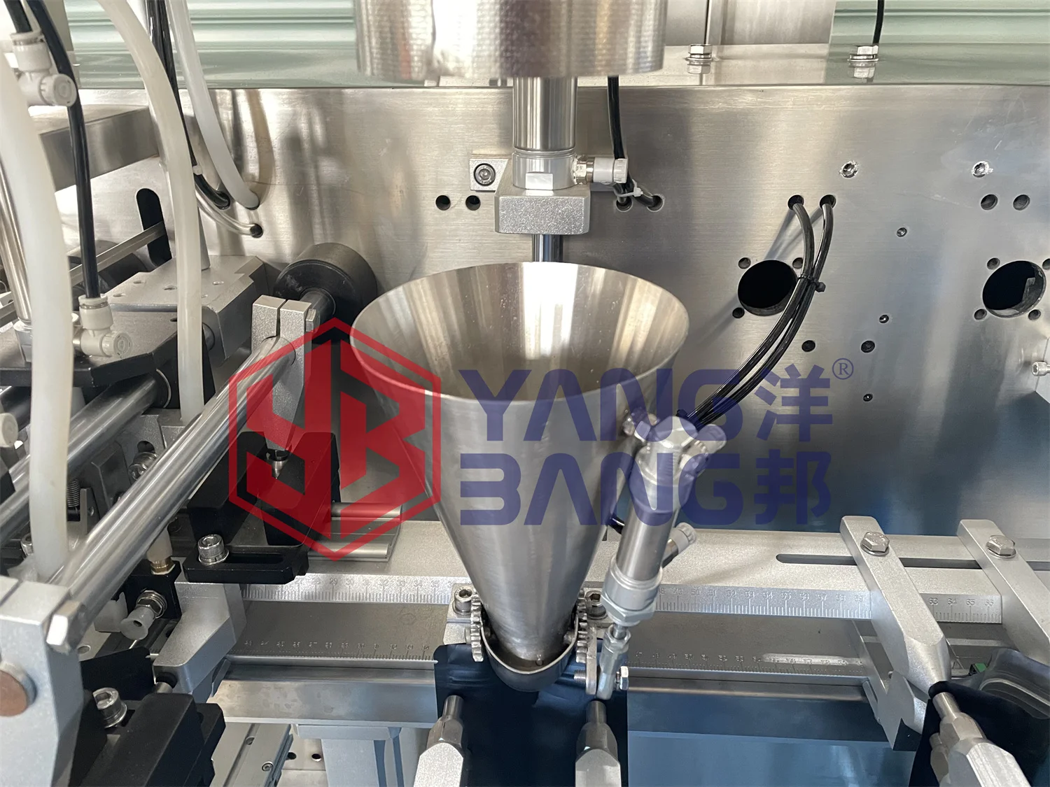 Máquina automática horizontal de envasado en bolsas prefabricadas para gránulos, caramelos, azúcar y granos de café YB-GD210K-1
