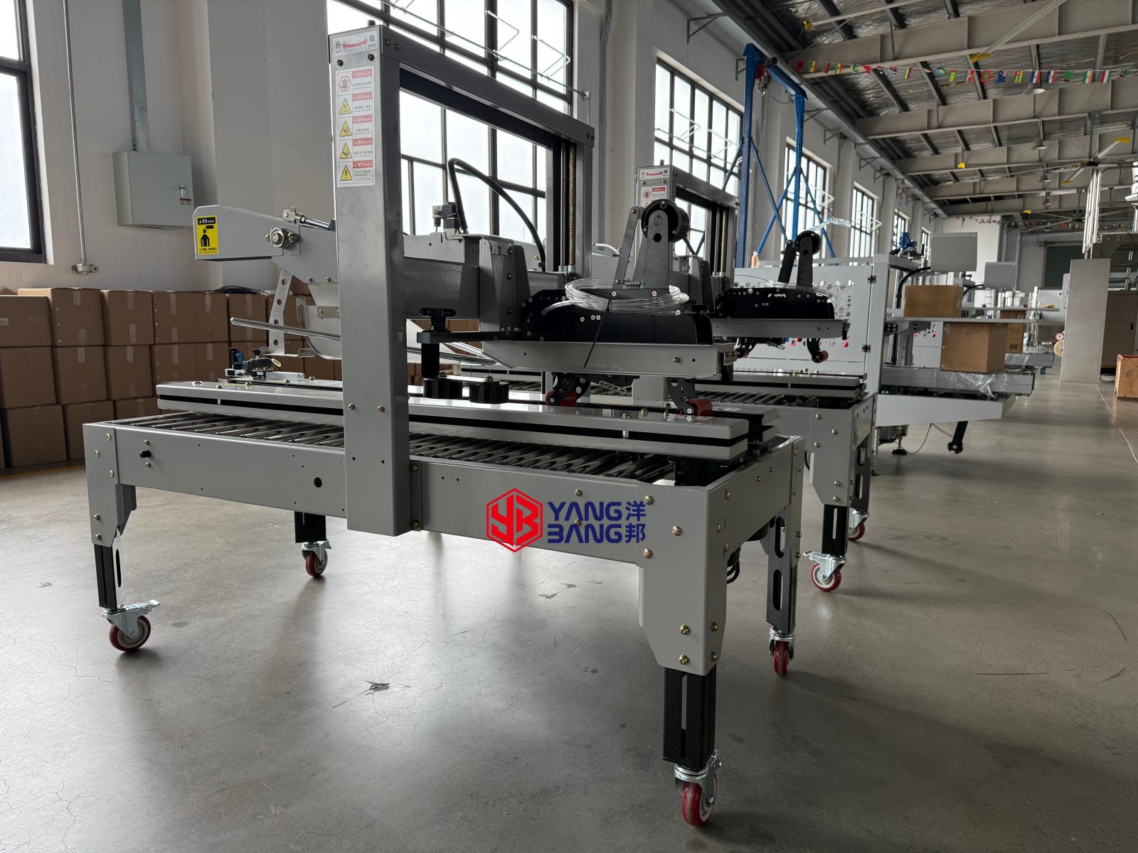 Máquina automática para sellado de cajas de cartón YB-ZF544 totalmente automática, con ancho y altura ajustables, sellado rápido y funcionamiento estable