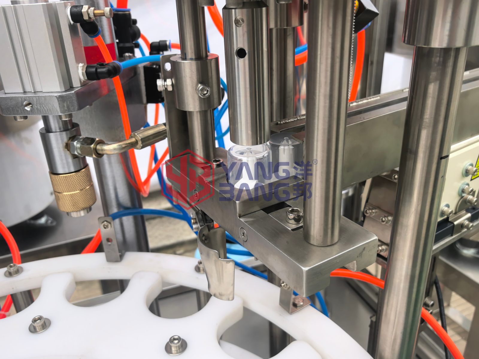Máquina llenadora y selladora totalmente automática de pintura en aerosol para latas de aerosol de alta eficiencia YB-QW2