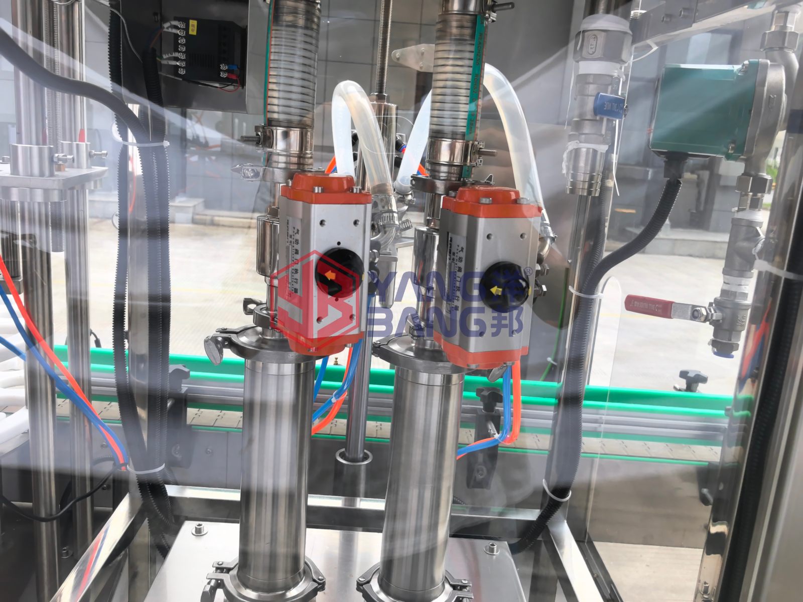 Máquina llenadora y selladora totalmente automática de pintura en aerosol para latas de aerosol de alta eficiencia YB-QW2
