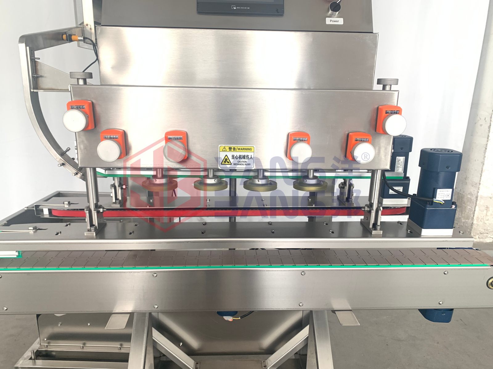 Línea de producción automática de ensamblaje de tapas para botellas de plástico de agua y aceite con máquina de sellado y taponado YB-CG120