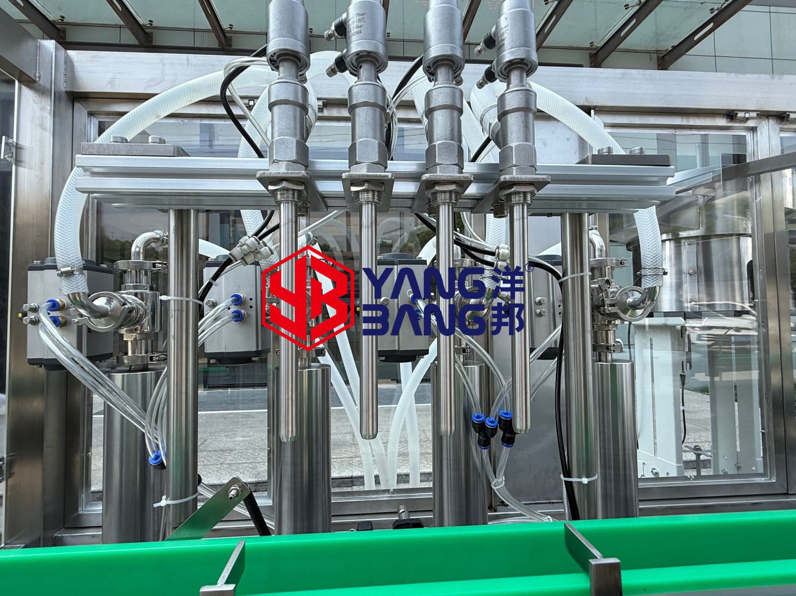 Llenadora automática YB-YG4 de 4 cabezales para botellas de enjuague bucal y detergente, que puede equiparse con etiquetadora y encartonadora para líneas de producción