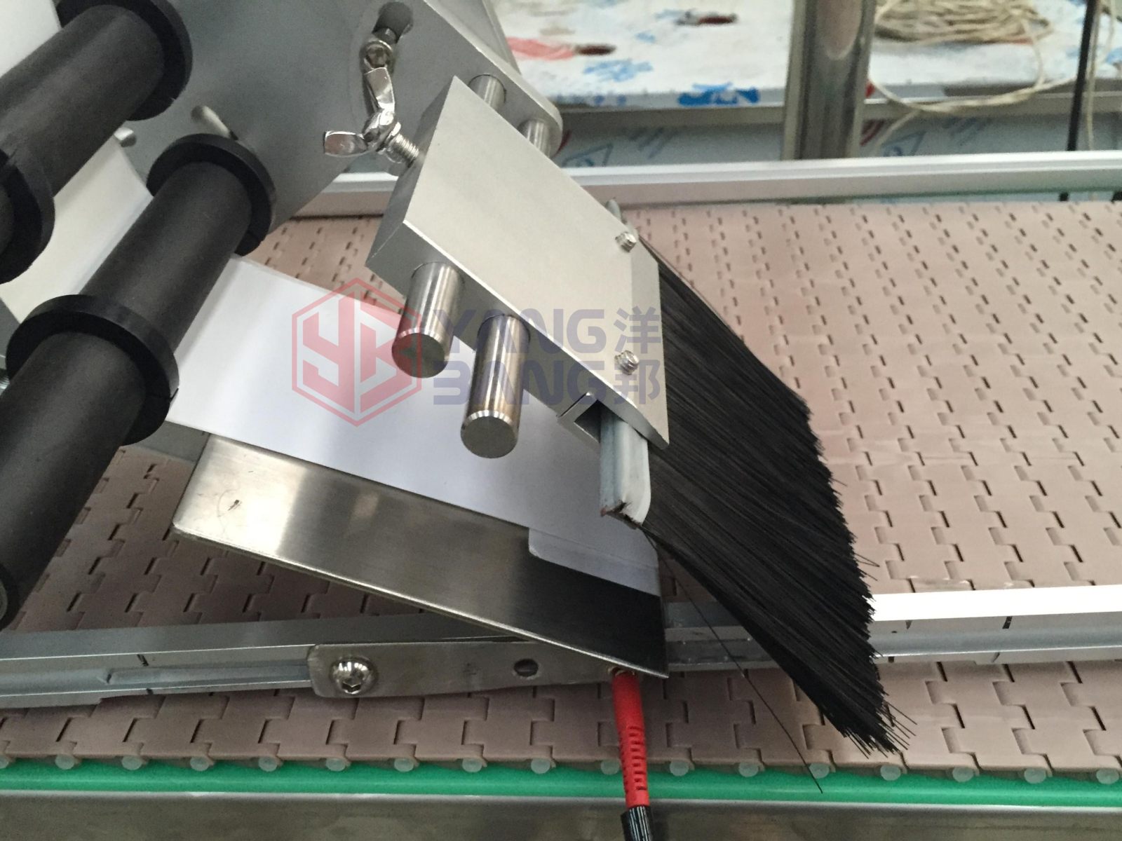 YB-PT120 Máquina automática de etiquetado plano de alta precisión para productos con superficies planas, fácil de operar