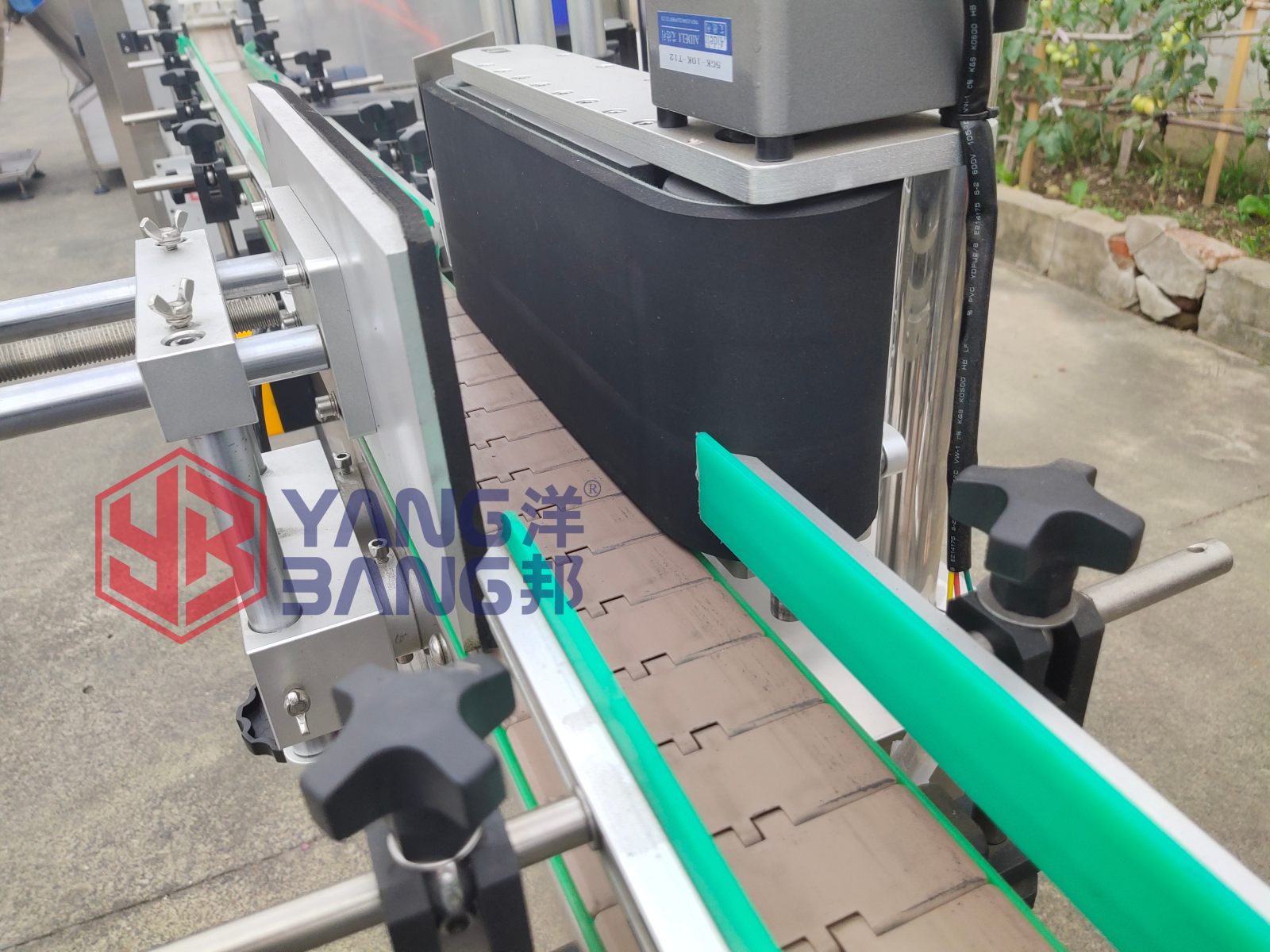 Etiquetadora automática YB-LT80 con cambio de formato sencillo para diferentes envases, etiquetadora de posición ajustable para línea de envasado