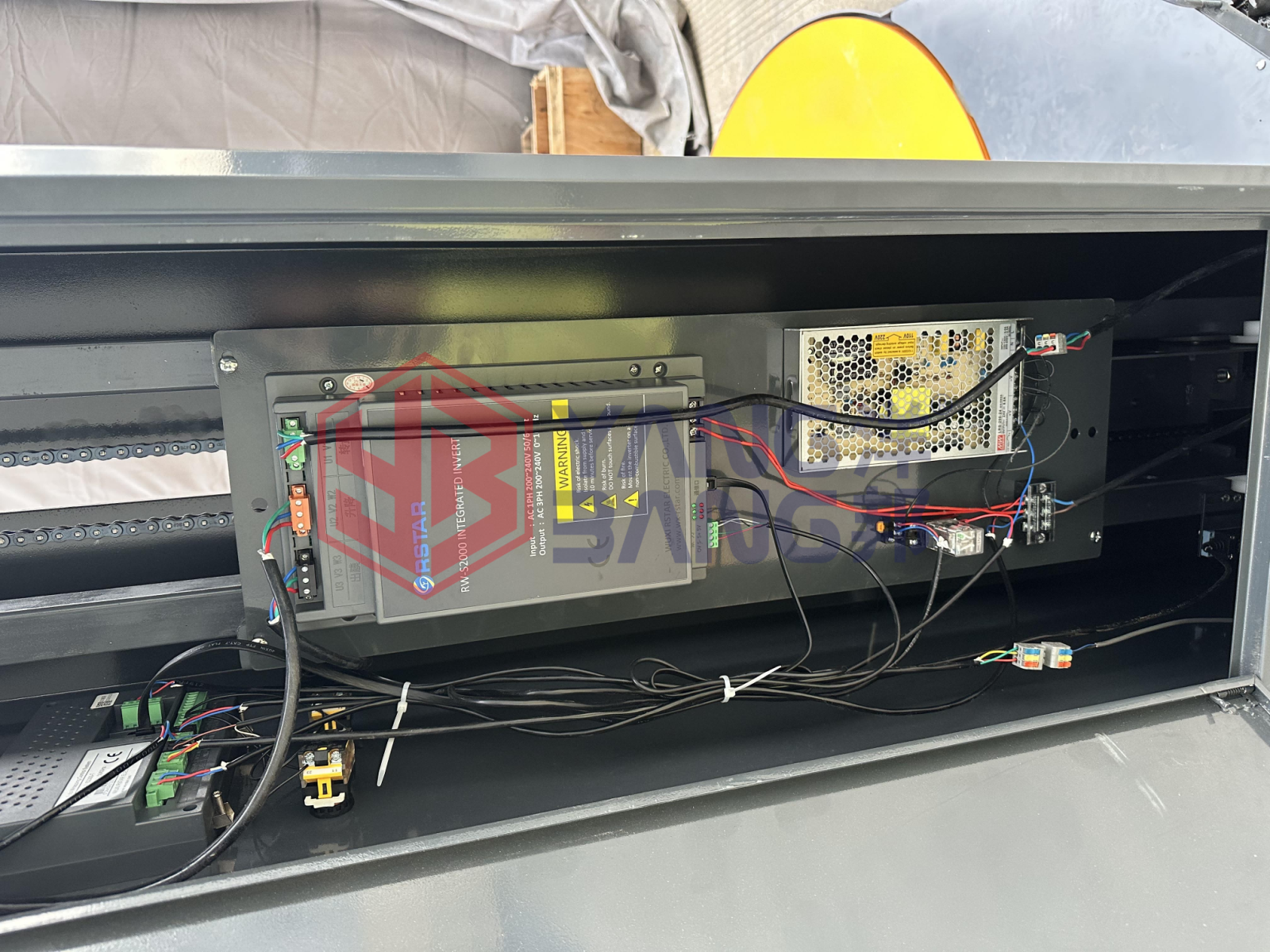 Envolvedora automática de palés YB-CR1500M con mesa giratoria para embalaje estirable con película LLDPE en línea de producción