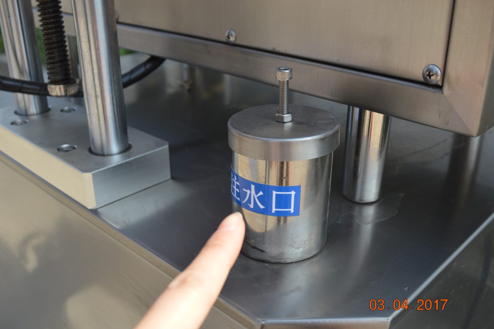 YB-LF70 Selladora automática por inducción de papel de aluminio para tarros de crema cosmética y botellas de líquidos para el cuidado personal
