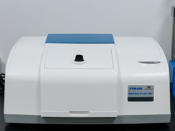 Spectromètre infrarouge à transformée de Fourier