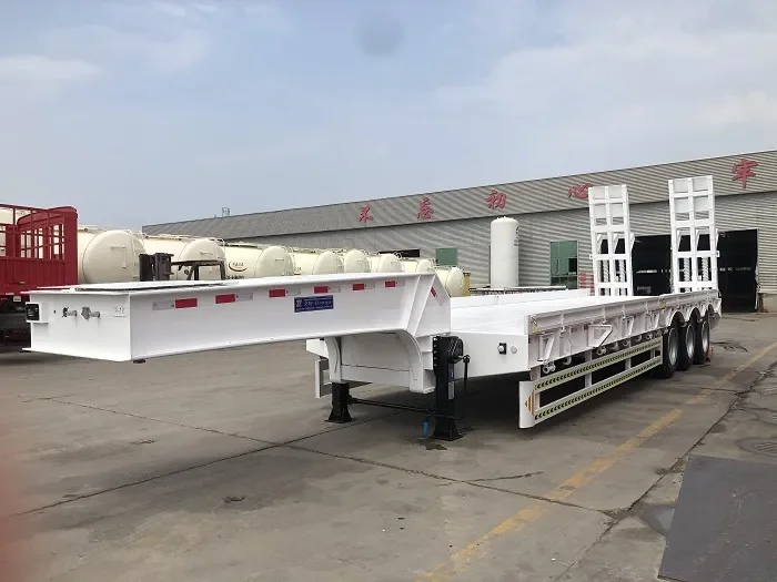 Remorque porte-engins surbaissée à plateau bas