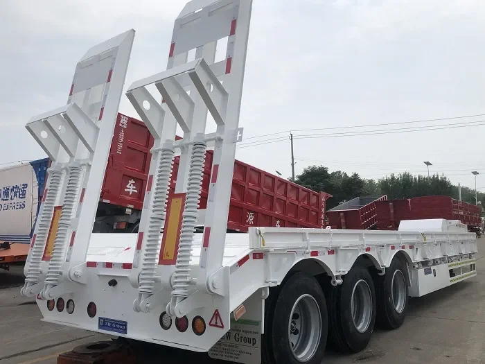 Remorque porte-engins surbaissée à plateau bas