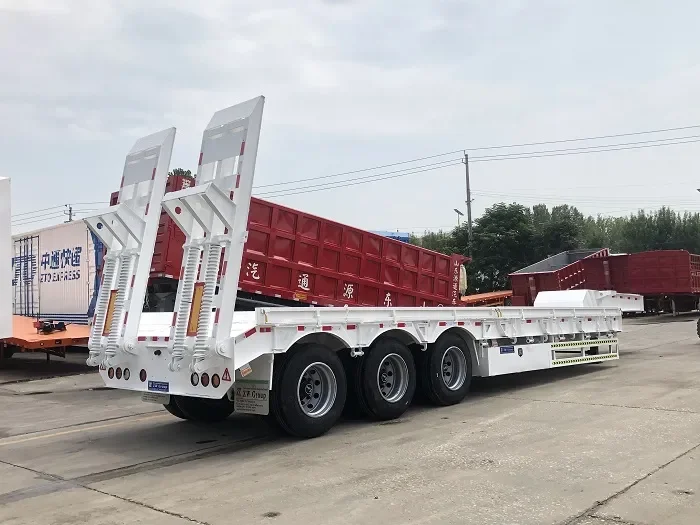 Remorque porte-engins surbaissée à plateau bas