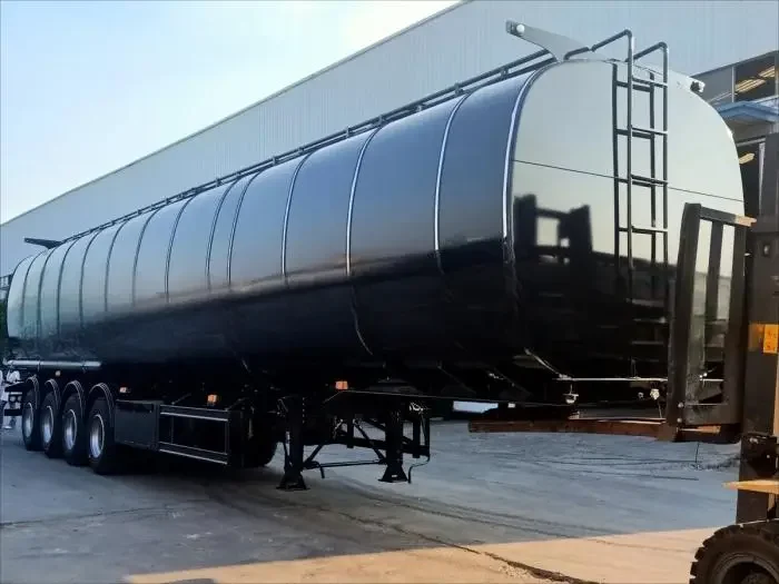 Semirremolque cisterna para betún de 4 ejes y 80.000 L