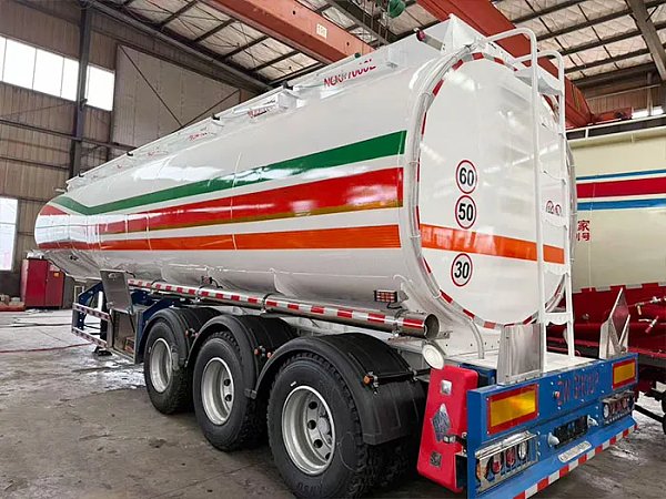 Semirremolque cisterna de aceite de 3 ejes de ZW Group