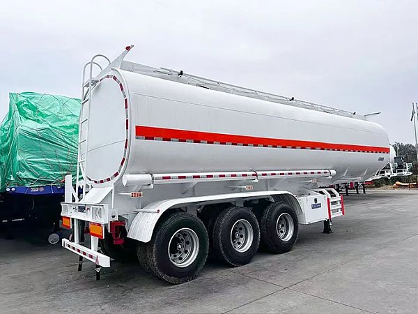 Exportación de semirremolque cisterna de 3 ejes