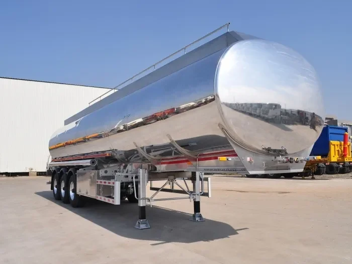 Semi-remorque citerne en aluminium poli