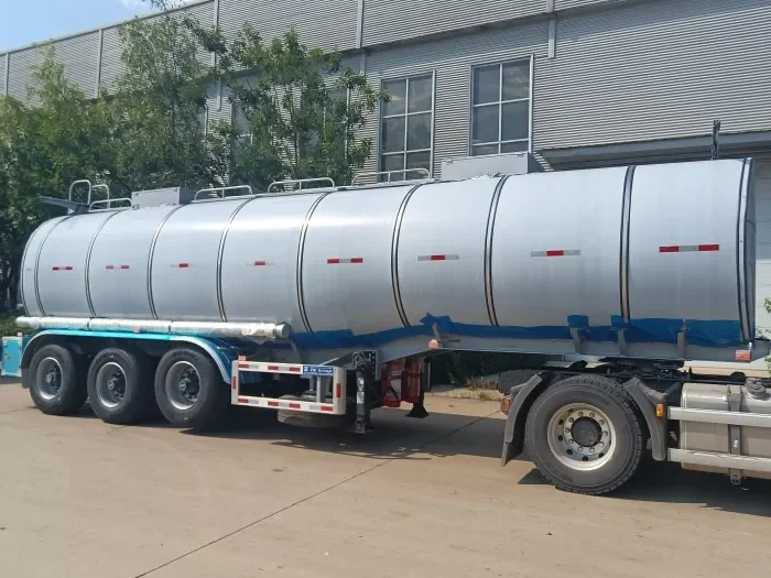 Semirremolque cisterna para productos químicos de 45.000 litros